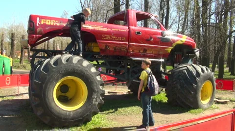 The boys in the jeep Stock Footage 5091439