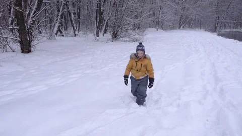 Boys  l in the winter run through the forest. Slow motion 스톡 동영상 99962163
