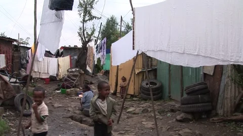 Boys posing in an Ethiopian slum 스톡 동영상 1045778