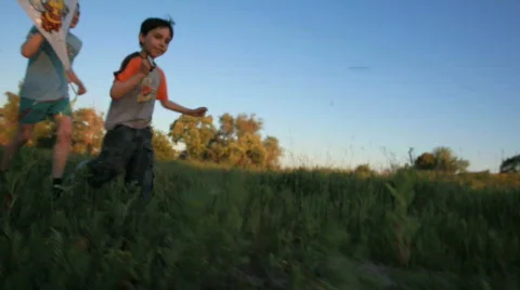 Boys run Видео 837566