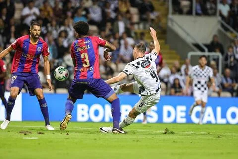   Bozenik do Boavista FC a marcar golo durante o jogo entre Boavista FC x ... Stock Photos