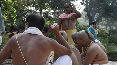 Brahmins perform the ritual. Stock Footage 301409275