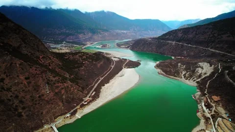 Braided green river and sandbars in a broad Tibetan valley Stock-Footage 345880431