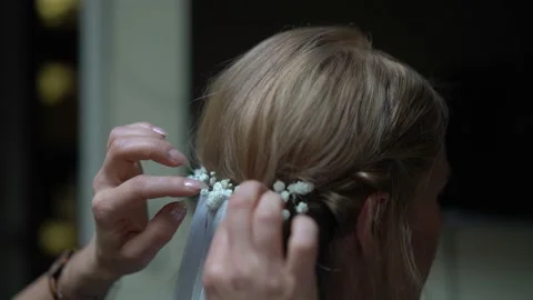 Braidsmaid ties flowers in bride's braid Stock Footage 171327026