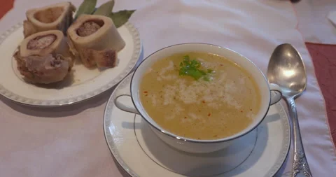Brain beef bones and broth with garlic Stockbeeldmateriaal 245567762