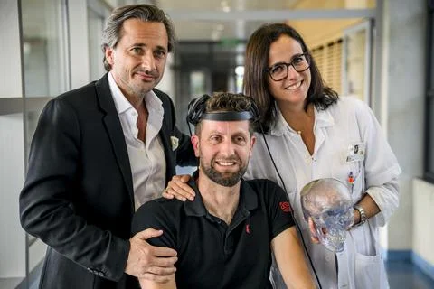 Brain Computer Interface allows a paralyzed person walk again naturally, Lausann Foto stock