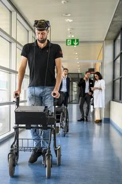 Brain Computer Interface allows a paralyzed person walk again naturally, Lausann 库存照片