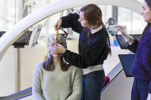  Brain-Computer Interfaces (BCI) - Geräte durch Gedankensteuerung kontroll.. 스톡 사진