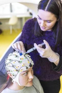  Brain-Computer Interfaces (BCI) - Geräte durch Gedankensteuerung kontroll.. 스톡 사진