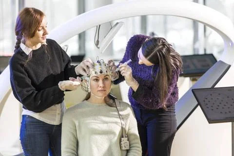  Brain-Computer Interfaces (BCI) - Geräte durch Gedankensteuerung kontroll.. 스톡 사진