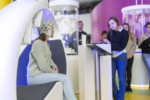  Brain-Computer Interfaces (BCI) - Geräte durch Gedankensteuerung kontroll.. 스톡 사진