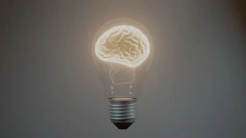 Brain glowing in light bulb. Stockbeeldmateriaal 154436380