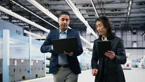 Brainstorming hardware fabrication, PCB component and multiracial management Stock Footage 333394908