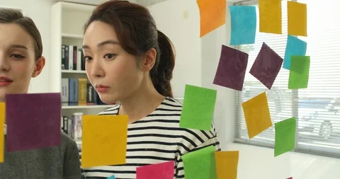 Brainstorming start-up Glass with post-it notes, free meeting Stock Footage 100957709