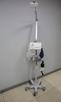 Braintest Polygraph EEG machine medical equipment on cart in clinic. Stock-Fotos