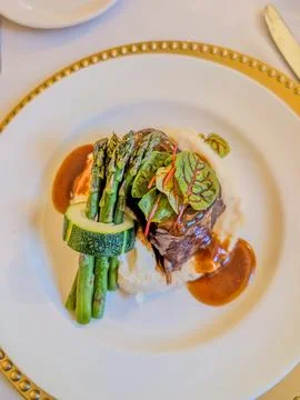 Braised beef short rib with mashed potatoes asparagus 스톡 사진