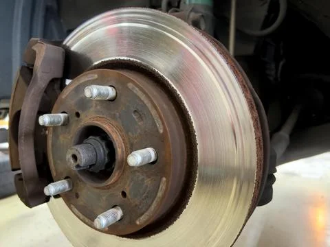 Brake disc rotor mark from scratch grind against brake pads Foto stock
