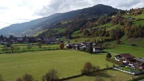 Bramberg Blick Wildkogel HD Stockbeeldmateriaal 340452761