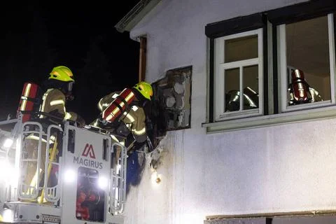 Brand in der Innenstadt von Ilmenau Feuerwehrleute löschen einen Brand in .. Stock Photos