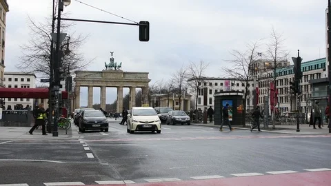 The Brandeburg Gate in Berlin. Video stock 101092027