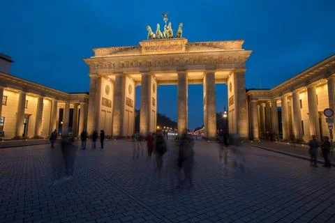 The Brandenburg Gate in Berlin at night Stock-Fotos