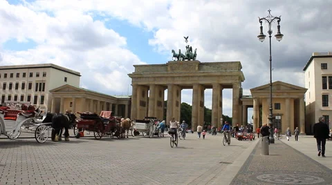 Brandenburg gate in daylight 2 establishing shot Stock-Footage 50101732