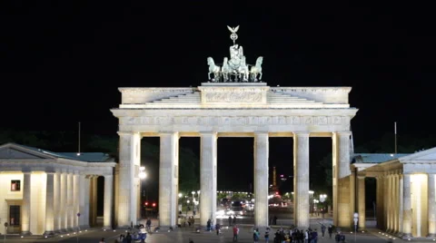 Brandenburg gate at night (time lapse 1) establishing shot Видео 50097748