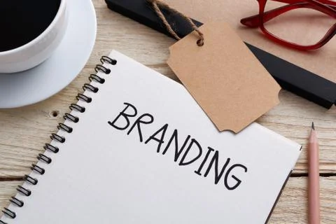 Branding concept with notebook and brand tag on work desk 库存照片