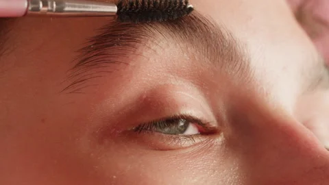Brashing eyebrows close-up. The master makes permanent eyebrow makeup Stock-Footage 263381823
