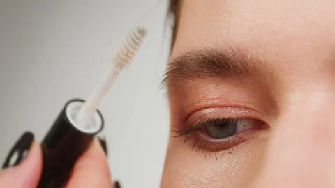 Brashing eyebrows close-up. The master makes permanent eyebrow makeup Stock-Footage 270485369
