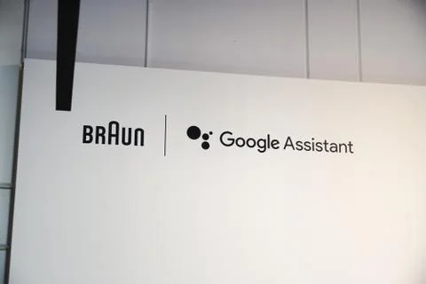 Braun and Google Assistant emblems Foto stock