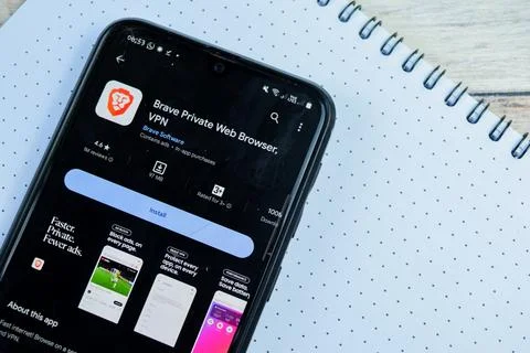 Brave Private Web Browser application on Smartphone screen. 스톡 사진