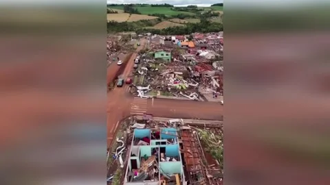 Brazil: Tornado Devastates Rio Bonito Do Iguacu As Rescue Crews Rush To H... Vídeos de archivo 320920322