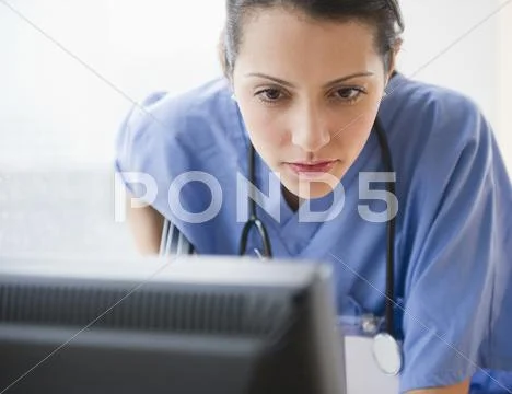 Brazilian doctor using computer Stock Photos