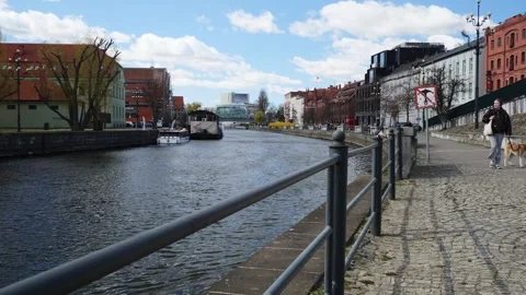 The Brda River as it passes through Bydgoszcz, Poland. Видео 335267121