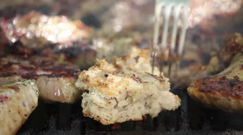 Bread and meat prepared on the grill Stockbeeldmateriaal 62497773