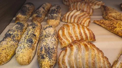 Bread and rolls on display at the store. Freshly baked goods for sale. Fotos de archivo