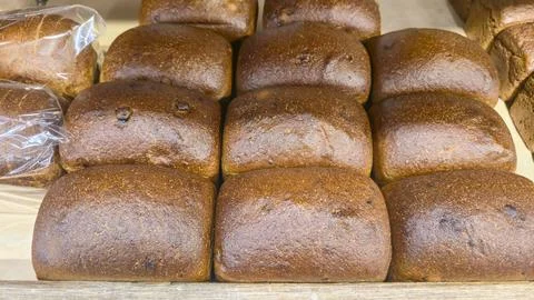Bread and rolls on display at the store. Freshly baked goods for sale. 스톡 사진