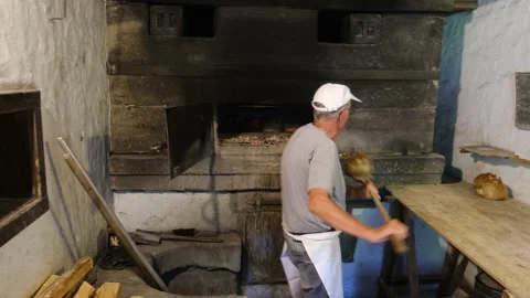 Bread baking Stock Footage 199107106