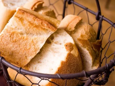 Bread in basket Stock-Fotos