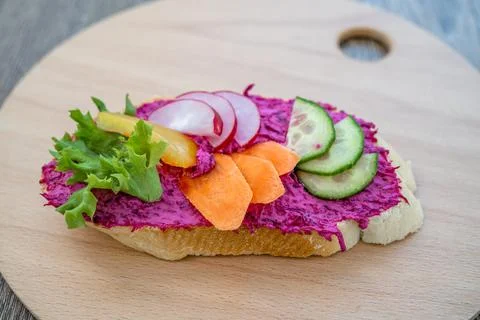 Bread with beetroot spread and vegetables Stock-Fotos