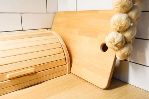 Bread bin. View of the kitchen counter with cutting Board, hanging on the wall a Stock-Fotos