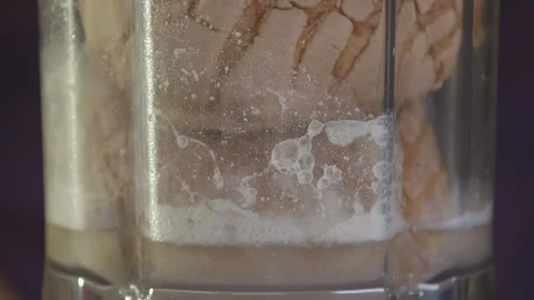 Bread In A Blender 스톡 동영상 105331576