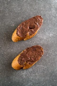Bread with chocolate hazelnut spread Foto stock