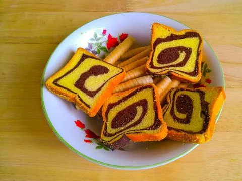 Bread cookies and also rolled cookies in a bowl on the table Fotos Stock