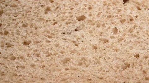 Bread crumb close-up. The texture of rye bread. Extreme macro. Vidéo 141106591