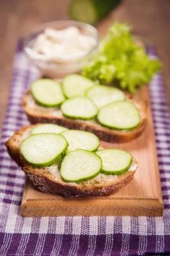 Bread with cucumber Foto stock