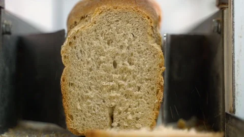 Bread cutting machine in the supermarket Video stock 129540554