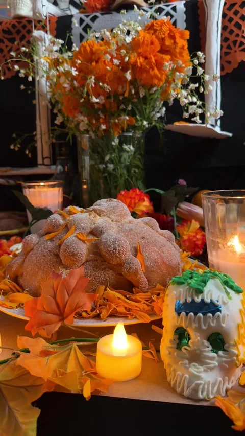 Bread of the dead, cempasuchil and sugar skull by candlelight. Vertical shot Stock Footage 292348718