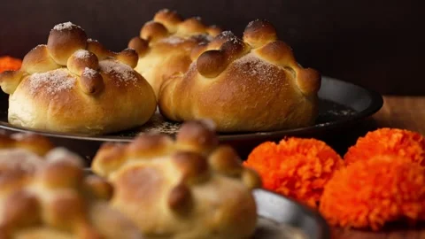 Bread of the dead next to some cempasuchil flowers, november festivities Stock Footage 281460120